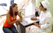 Разговор женщины с врачом на счет своей дочки