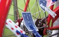 Звуки картонки в велосипедных спицах